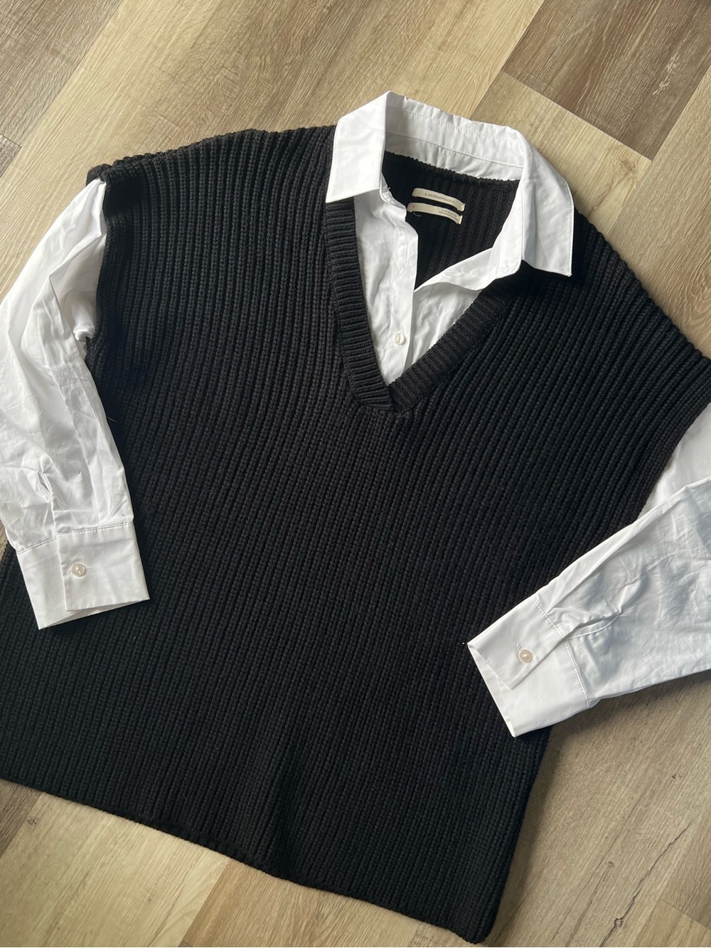 By Anthropologie Black Ribbed Knit Layered V-Neck Vest size Medium - Picture 10 of 13